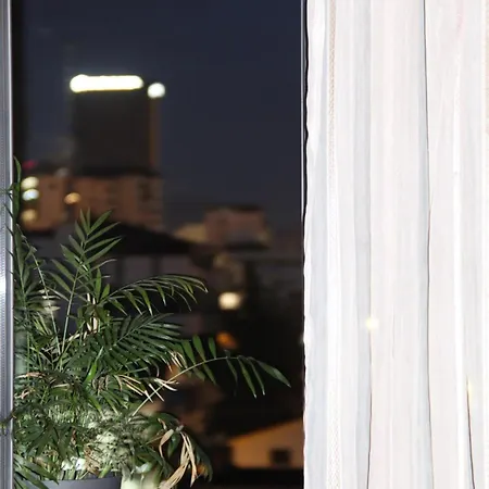 公寓 Cozy Big With Balcony