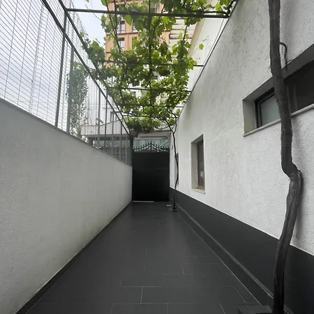 Appartement Cozy Big With Balcony Tirana